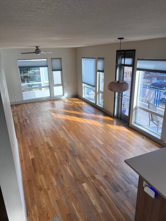 Photo - 1925 Hooker St