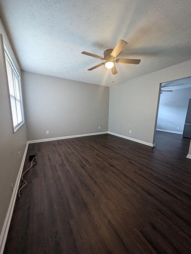 Photo - 105 Woodland Park Cir