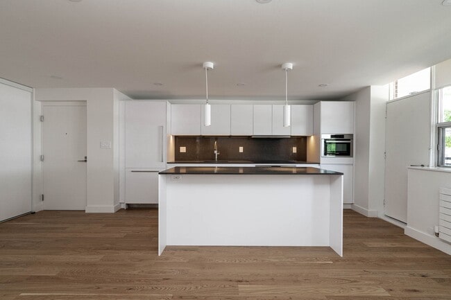 Building Photo - 457 Marlee Ave Unit 204