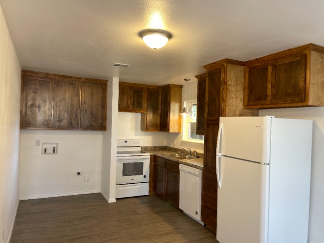 Building Photo - 1221 W Haskell St Rental