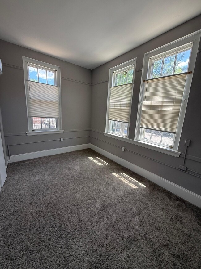 Photo - 18 W 27th St