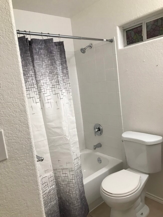 Photo - 2404 Thomas St