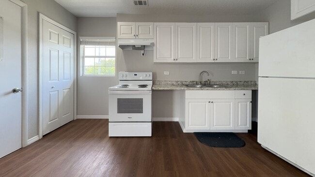 Photo - 425 F St