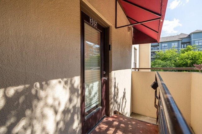 Building Photo - 712 Graham Pl Unit 305