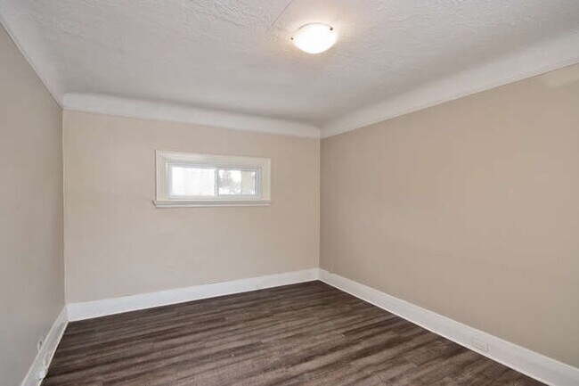 Photo - TWO BEDROOM IN OLD SOUTH FOR MID JANUARY 2026 Unit 3