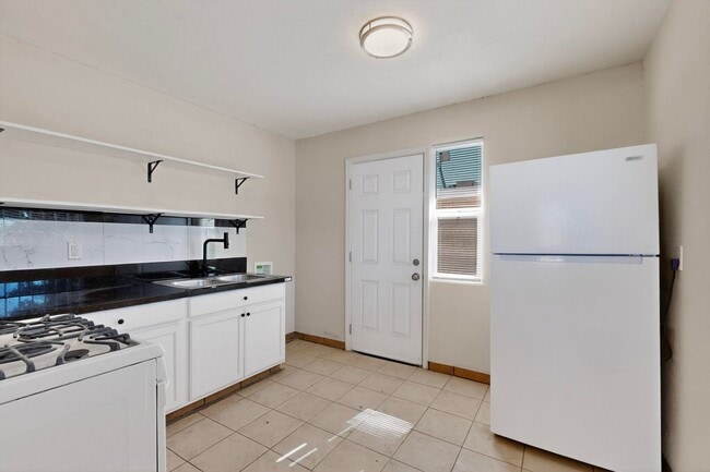 Photo - 540 Cardenas Dr SE Unidad A