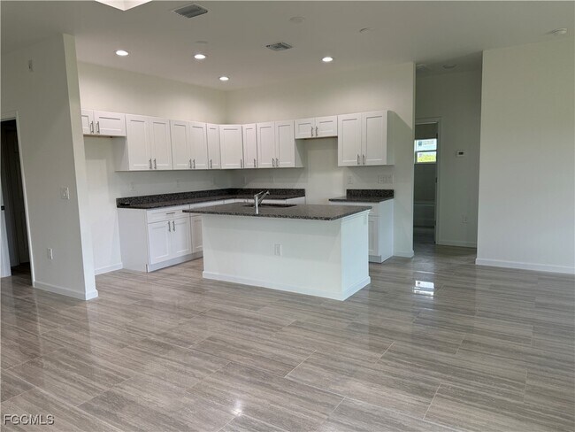 Photo - 1027 Eisenhower Blvd