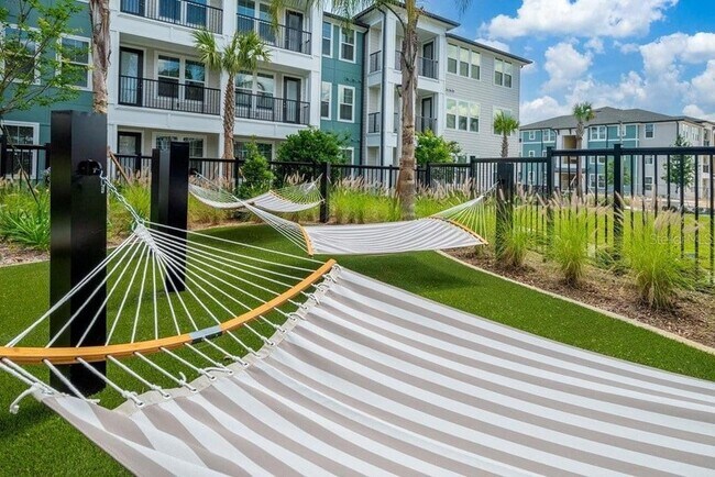 Photo - 15000 Stratus Lp Unidad B1