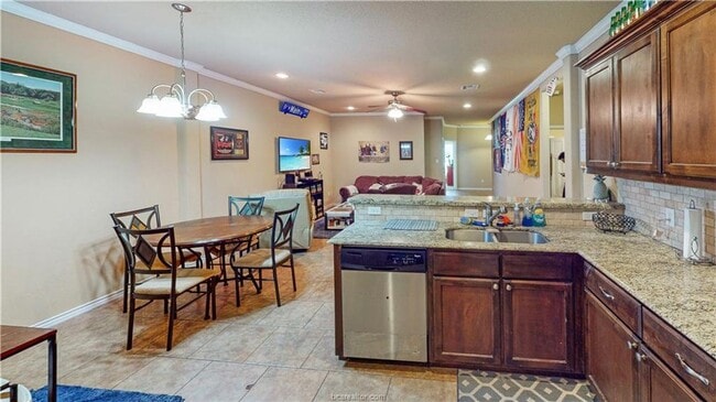 Photo - 4 Bed, 4 Bath University Heights Townhome for August 2026 Move In!