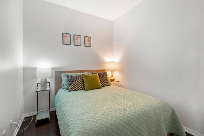 Photo - 832 Bay St. Unit ID1345977P