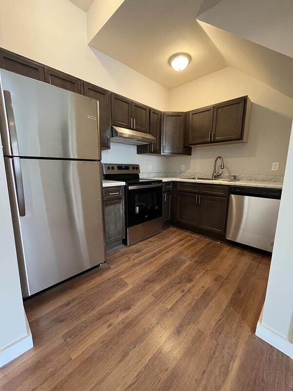 Photo - 110 Lark St