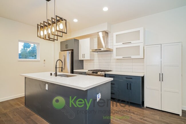 Building Photo - Rooftop Living with Open Concept Design and Parking Included