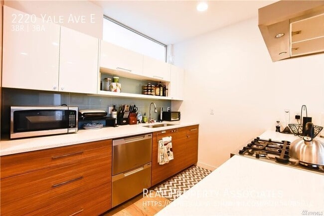 Photo - 2220 Yale Ave. E.