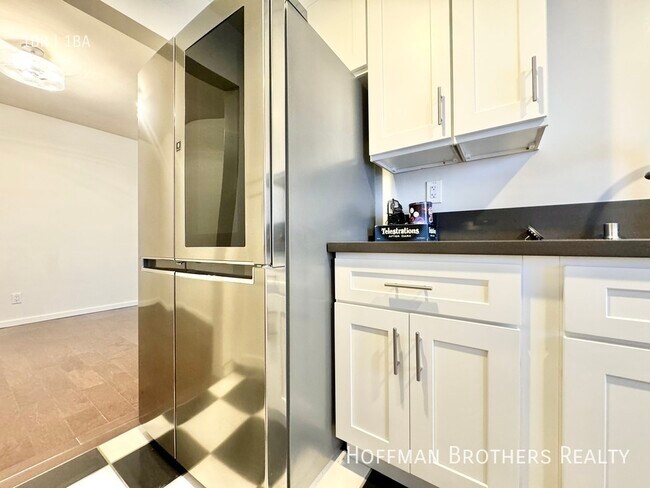 Photo - 8229 De Longpre Ave Unit 7