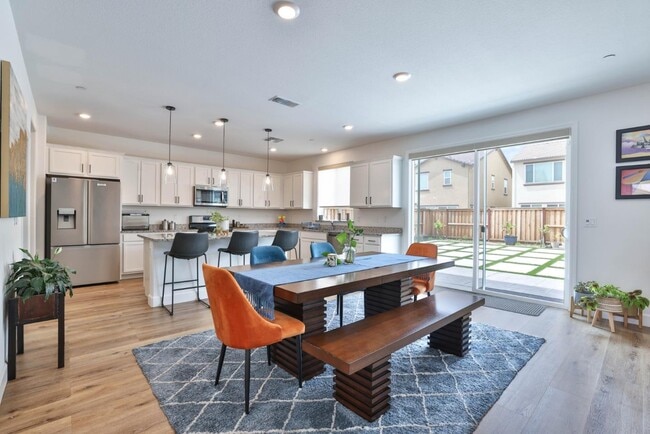 Photo - 2887 Penrose Ln