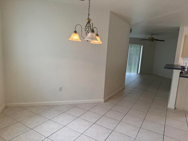 Photo - 1364 Climbing Rose Ln