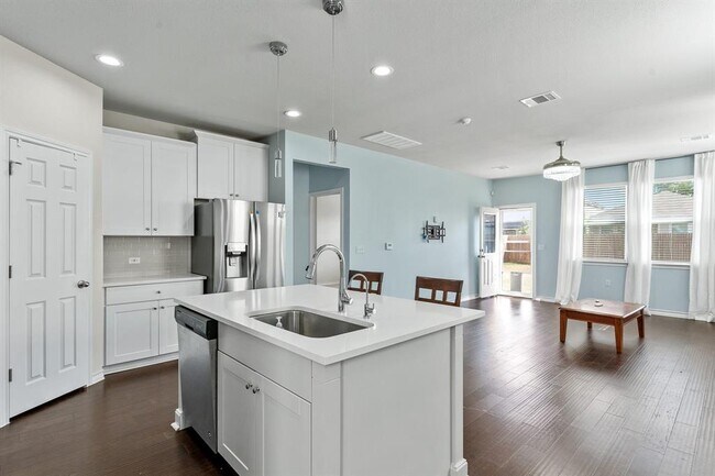 12104 Cimaizon Dr