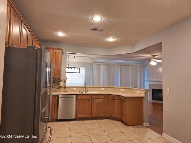 Photo - 11172 Castlemain Cir W