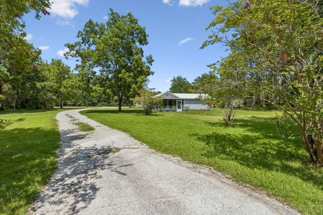 Building Photo - Cottage on 3 Acres with Massive Workshop & Storage