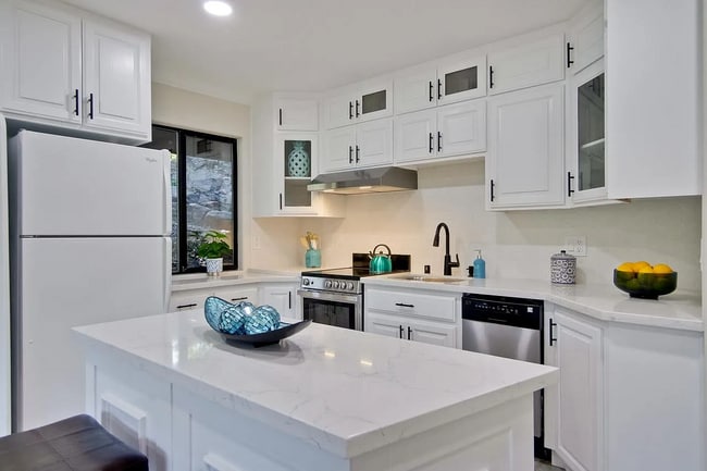 Kitchen - 17040 Holiday Dr Unit B