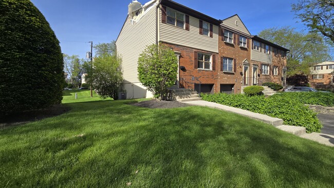 Photo - 2844 Petzinger Rd House