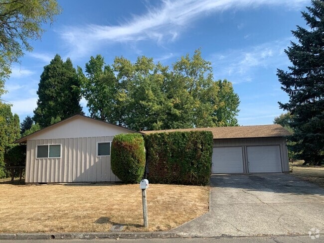 Building Photo - $2,450 - Three Bedrooms, Two Baths Home on...