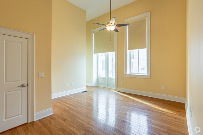2BR, 2BA - 1095SF - Primary Bedroom