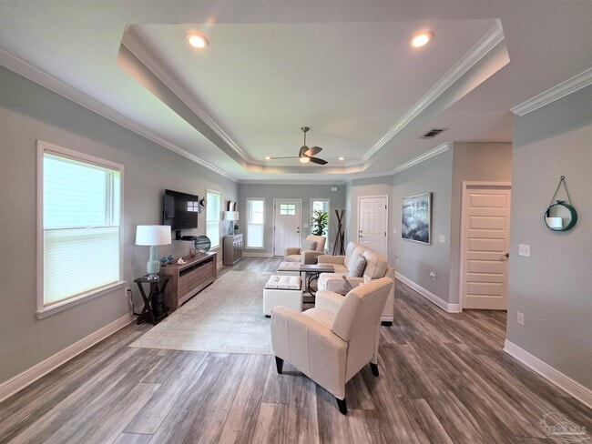 Photo - 706 Upper Heron Way
