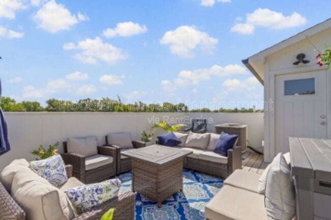 Building Photo - 728 Cottage Ave