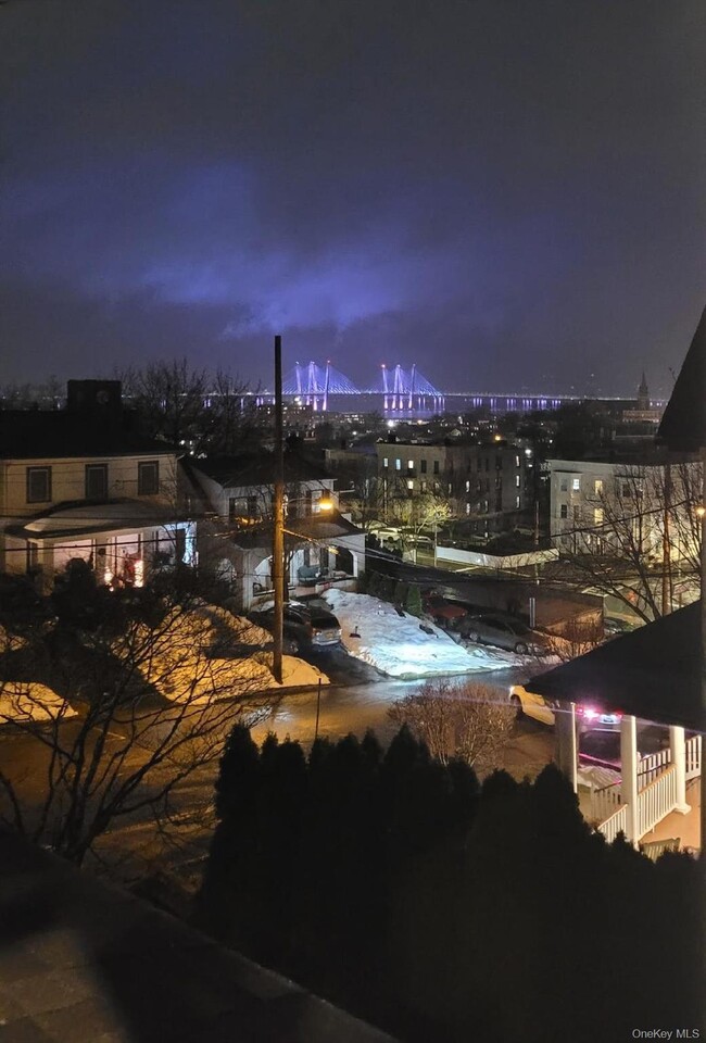 Photo - 19 Hudson Terrace Unidad 2nd floor (walkup)