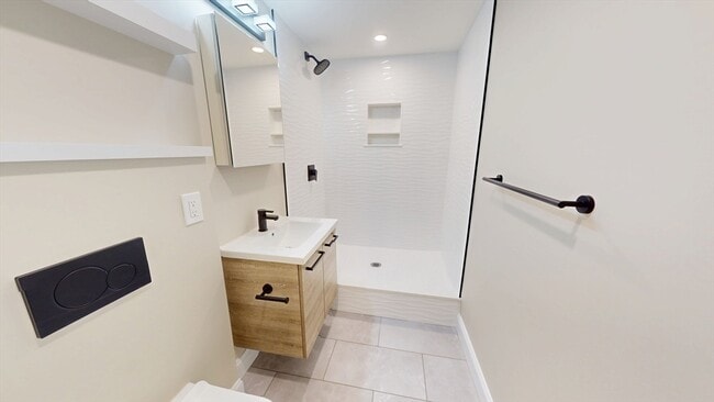 31-35-35 India St Unit 204