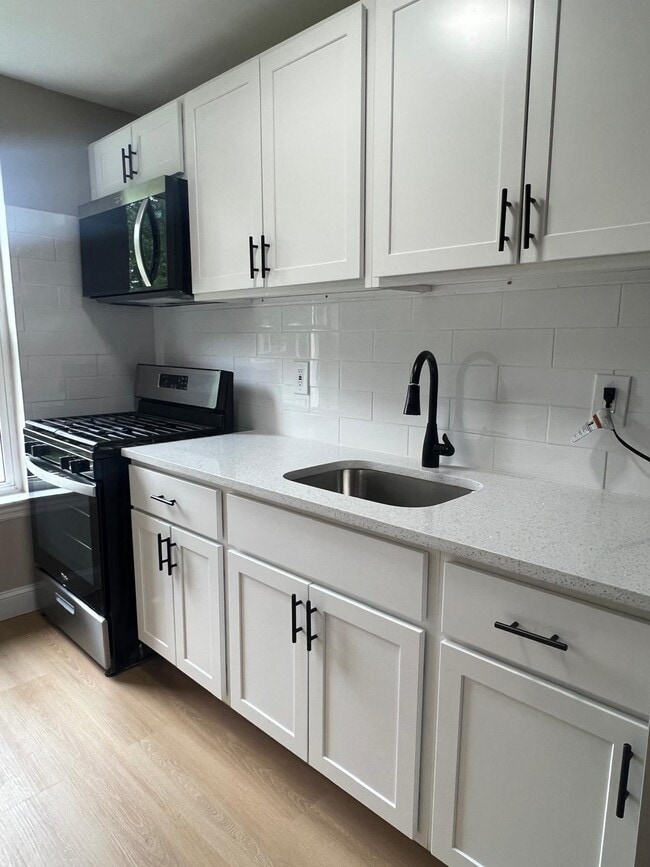 Building Photo - 676 Park Ave Unit 28-1B