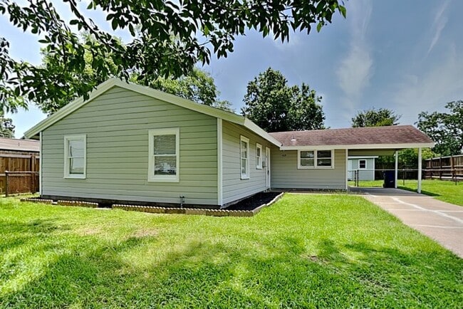 Building Photo - 409 25th Ave N