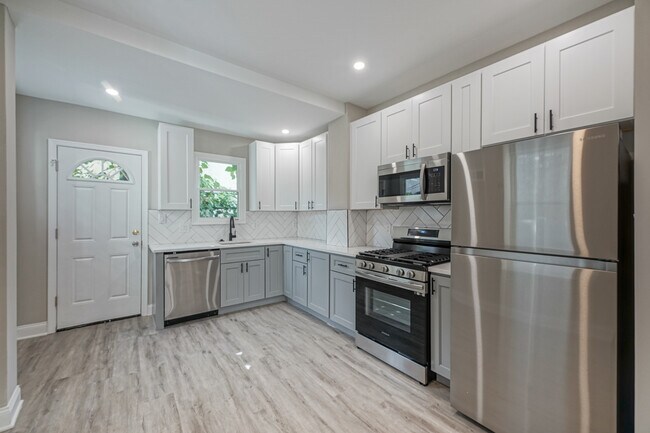 121 N 51st St