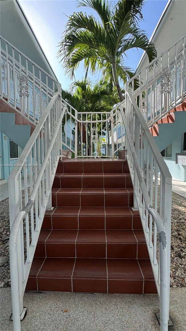 Photo - 401 Collins Ave Unit 15