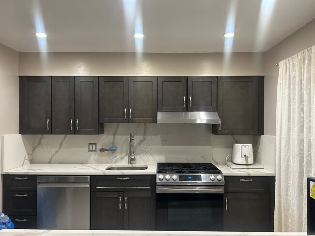 Photo - 1008 Travis Ln