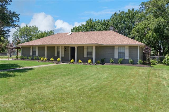 Photo - 3211 Darby Ln