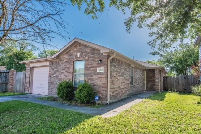 Building Photo - 10203 Azalea Village Dr