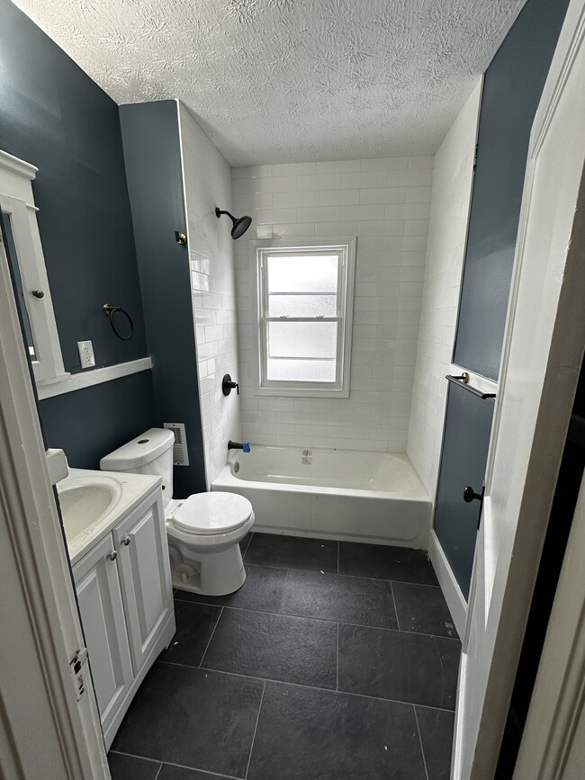 Photo - 1314 W 106th St