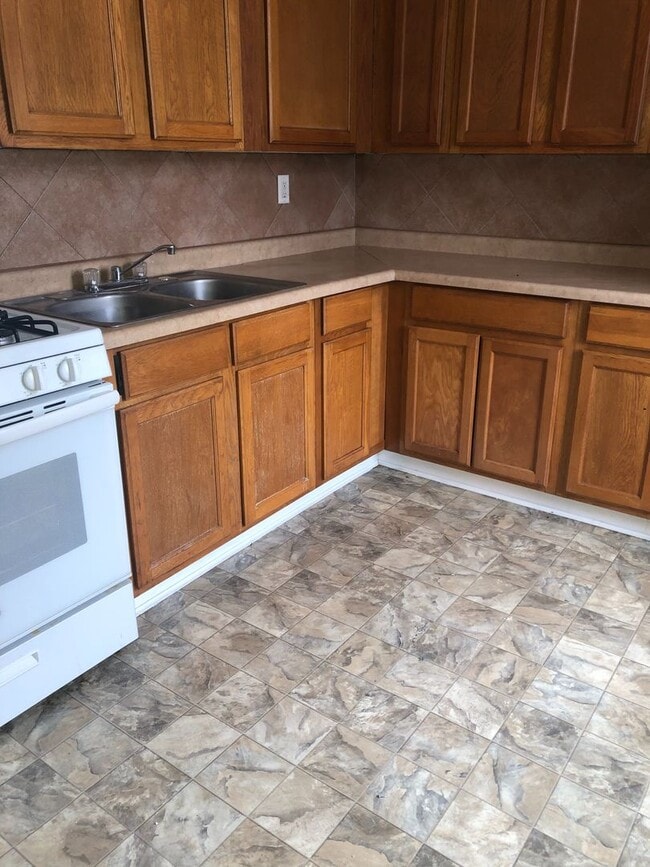 Building Photo - One bedroom apartment west side of Saint Paul Unit 10