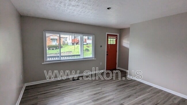 Photo - 102 Glenbury St