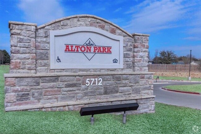 Building Photo - 5712 Azle Ave Rental