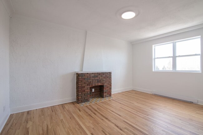 Photo - 4890 Queen Mary Road Unité 10