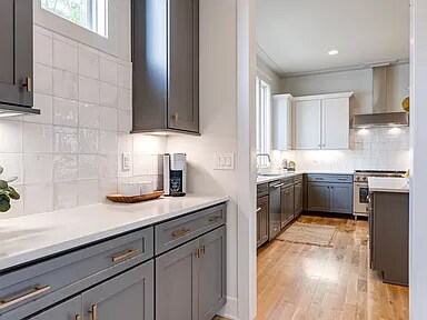 2018 10th Ave S