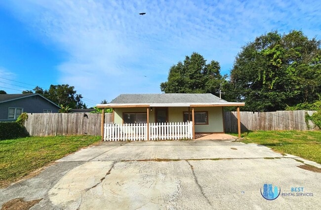 Photo - Rare flexible commercial space available for monthly lease on busy Combee Road