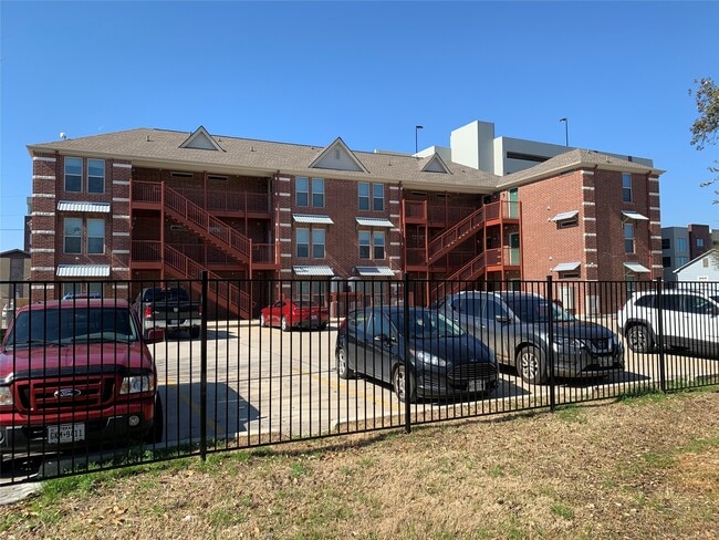 Photo - 300 Spruce St