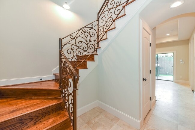 Photo - 2048 W Main St