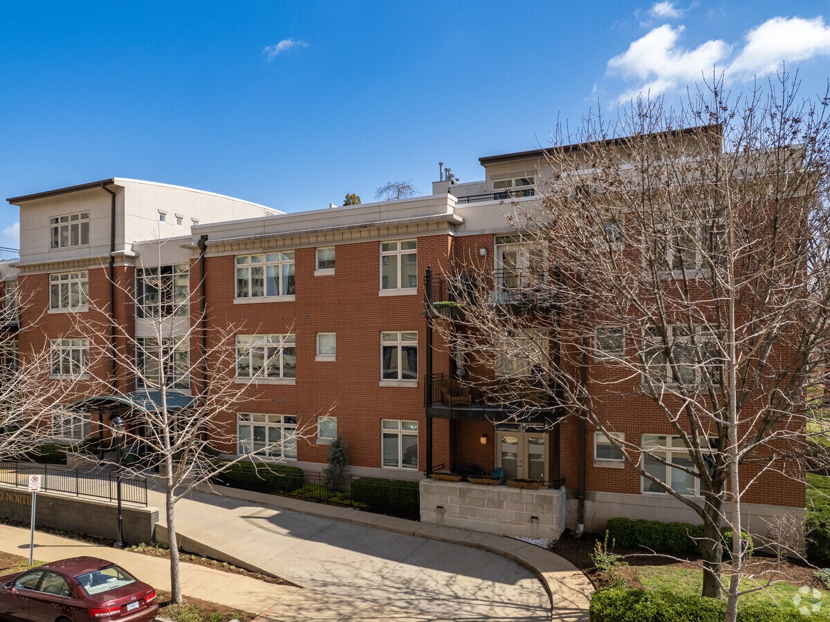 Photo - 110 N Newstead Ave Apartments