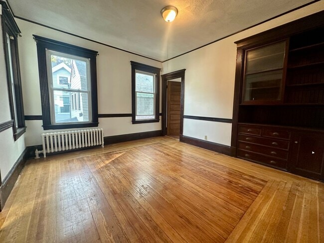 Photo - SPACIOUS OAK SQUARE 3 BED! NO BROKER FEE!