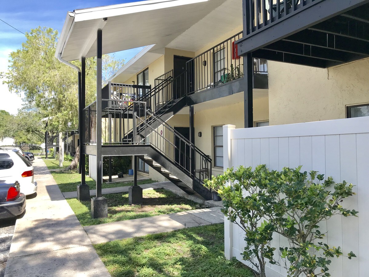 Photo - Columbia Oaks Apartments